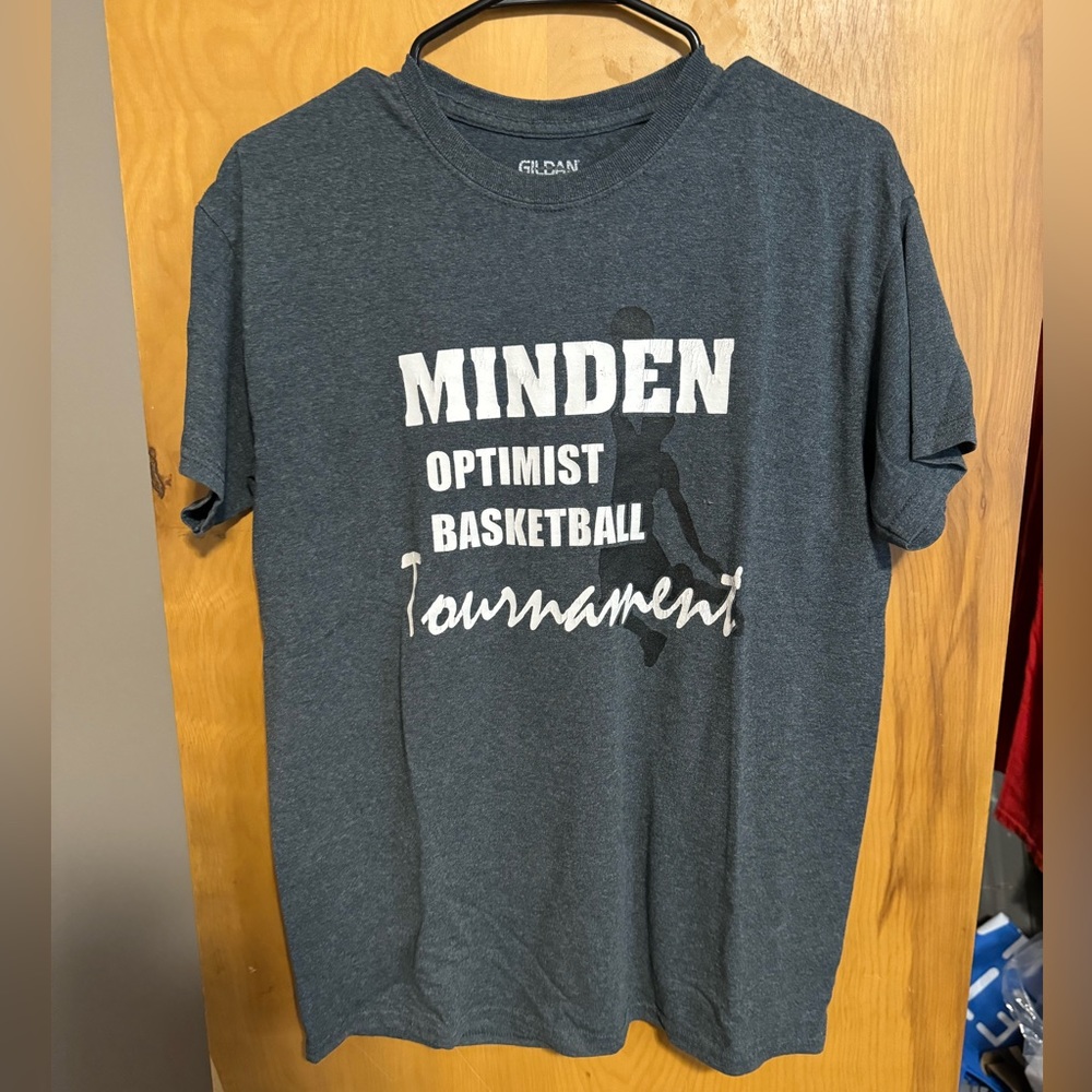 Medium Gildan T-Shirt